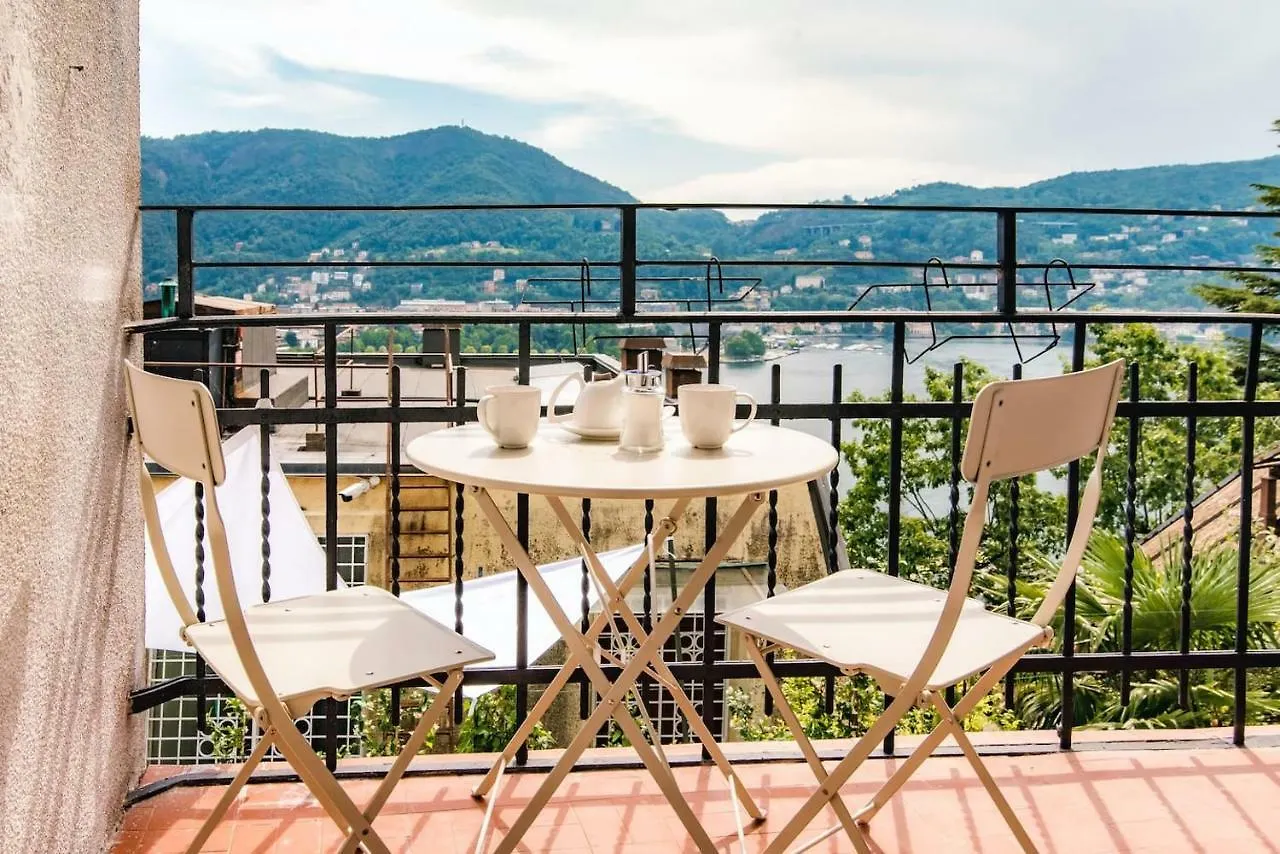 Maison Peltrera Côme 0*,  Italie